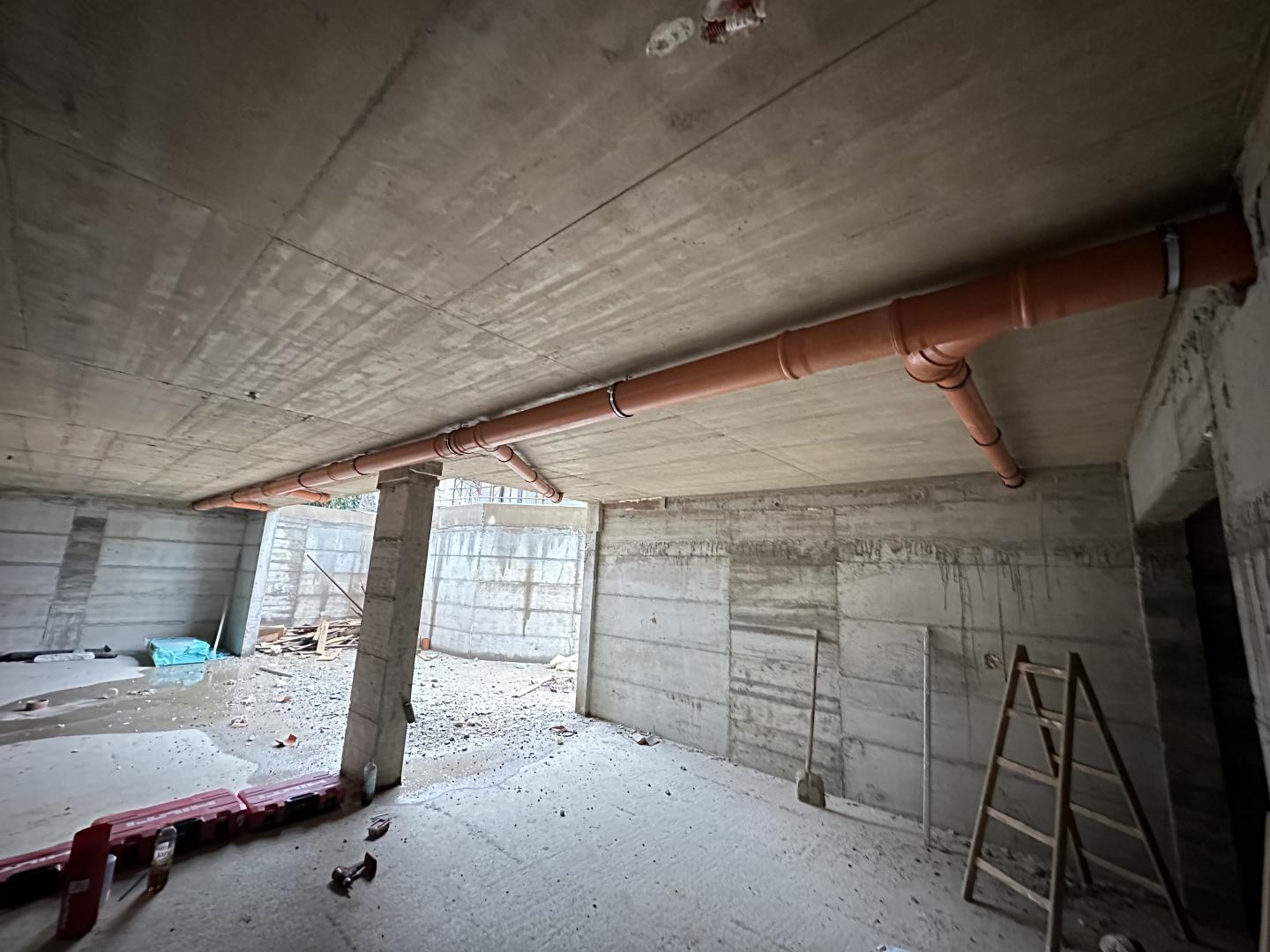 STAMBENA GRAĐEVINA S TRI STANA I GARAŽOM